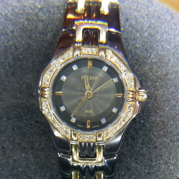 Ladies PULSAR watch - Picture 2 of 5